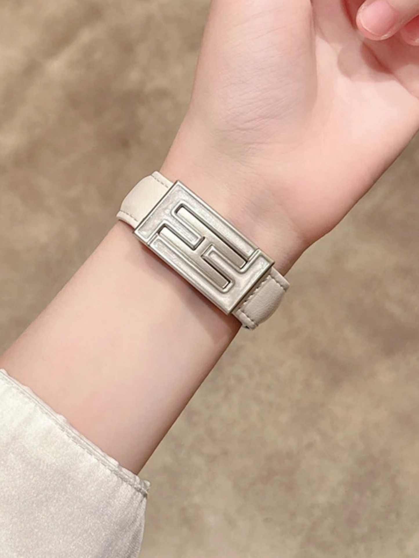 Leather Magnetic Strap for Apple Watch – Elegant Women Bracelet