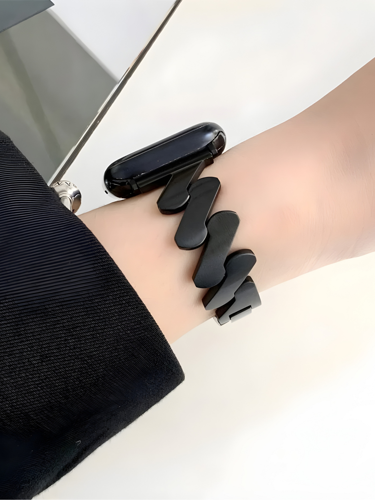 Stainless Steel Chain Strap for Apple Watch – Adjustable Women’s Bracelet