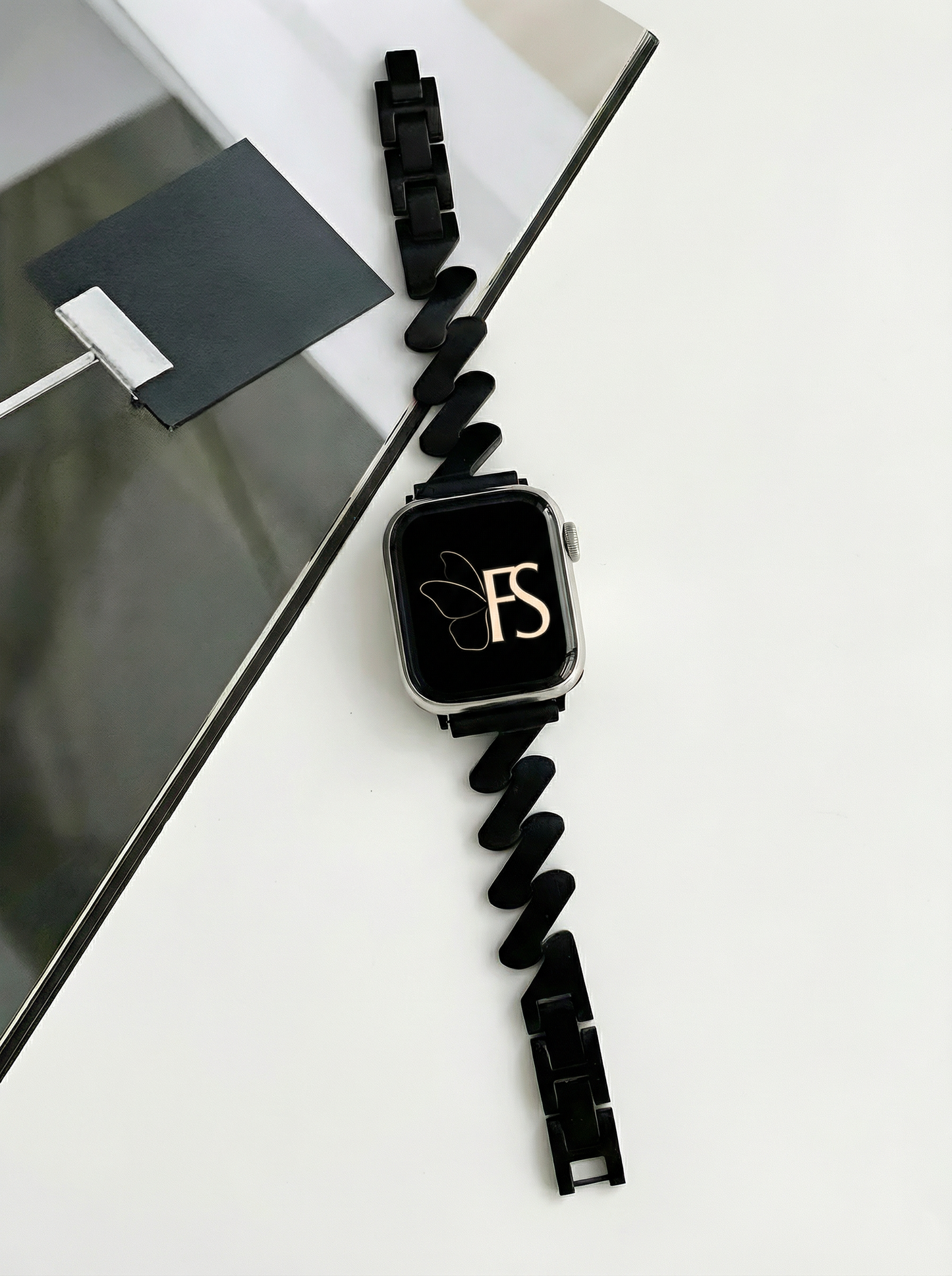 Stainless Steel Chain Strap for Apple Watch – Adjustable Women’s Bracelet