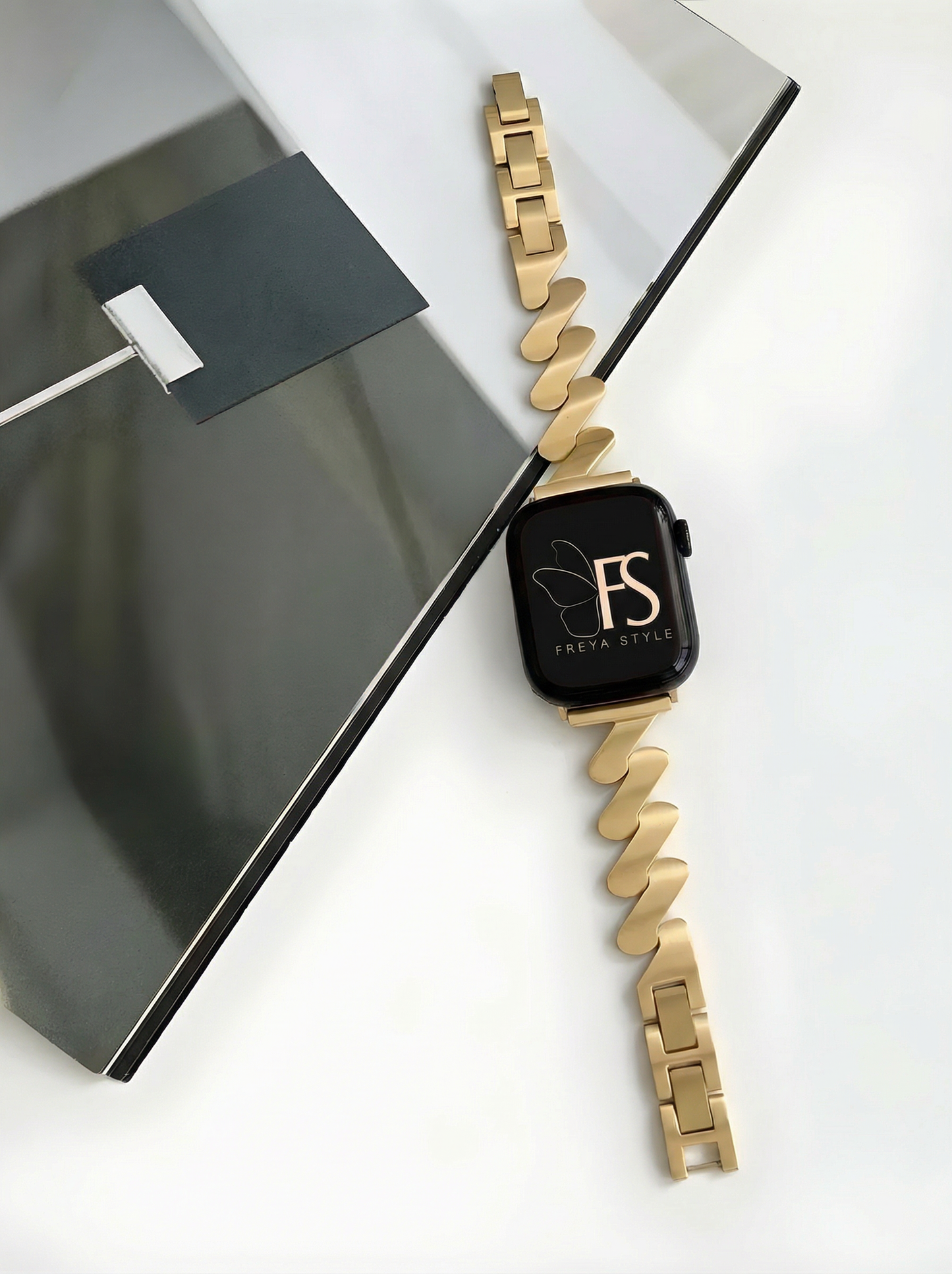 Stainless Steel Chain Strap for Apple Watch – Adjustable Women’s Bracelet