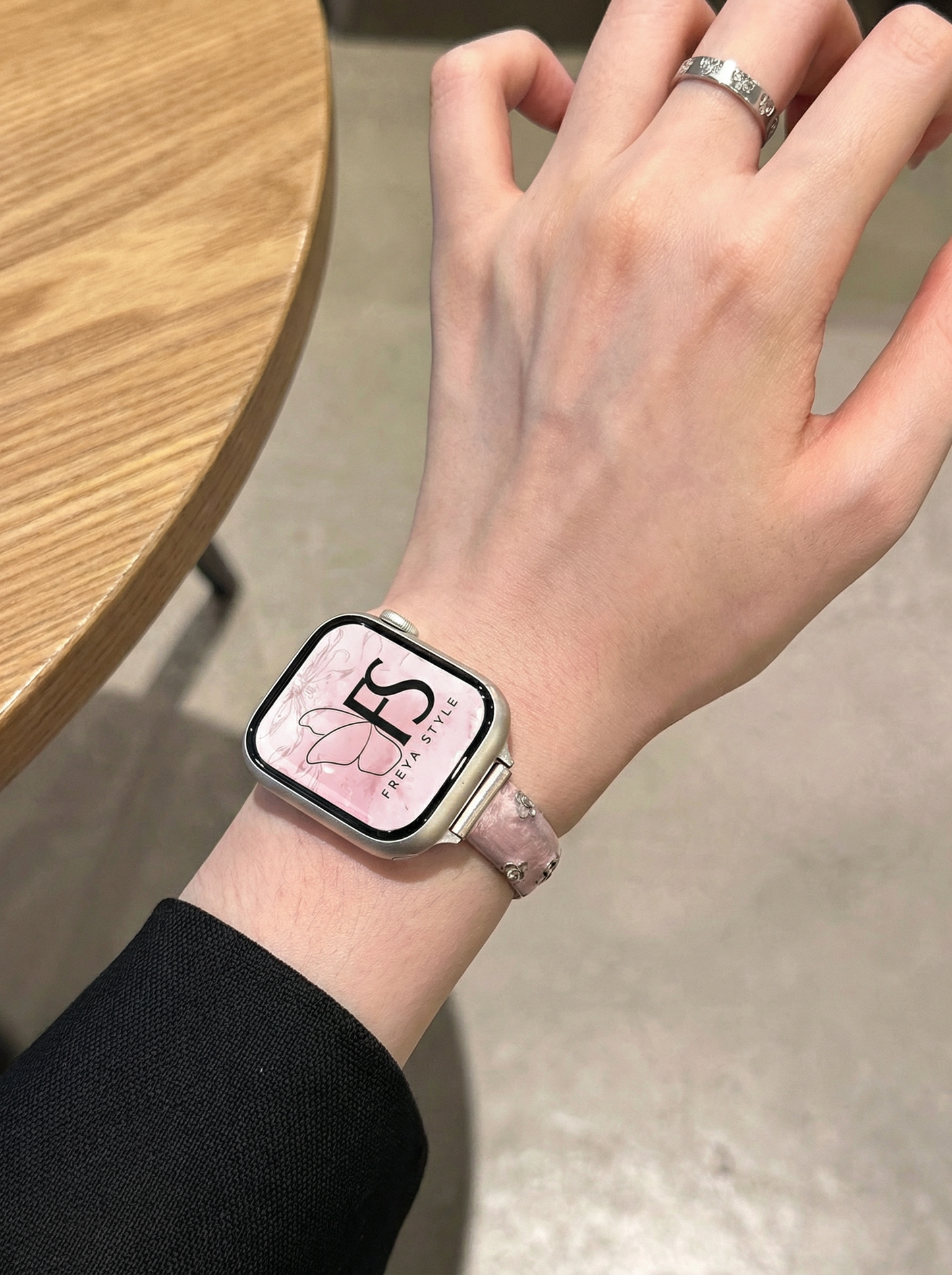 Resin Flower Band for Apple Watch – Elegant Women Bracelet