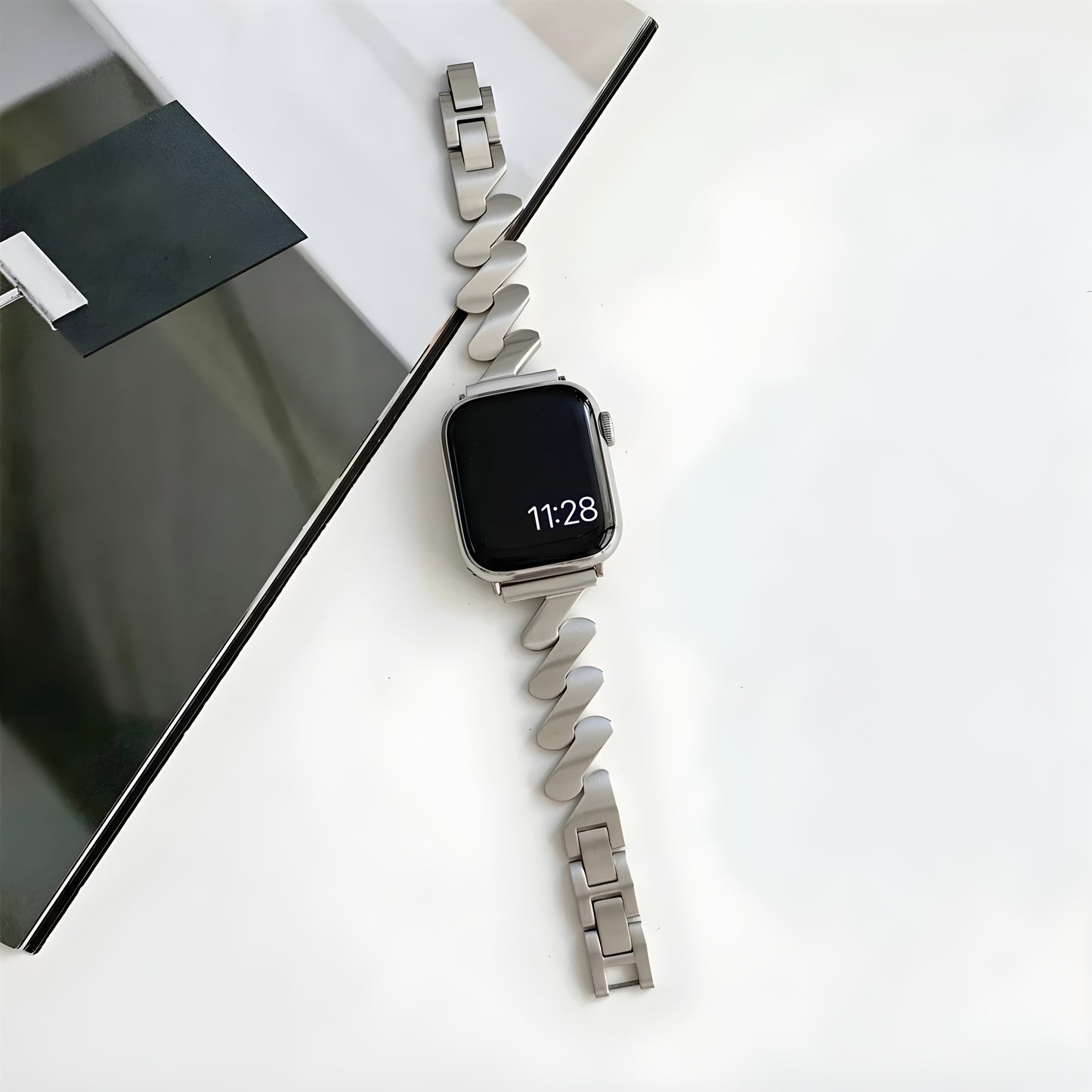 Stainless Steel Chain Strap for Apple Watch – Adjustable Women’s Bracelet