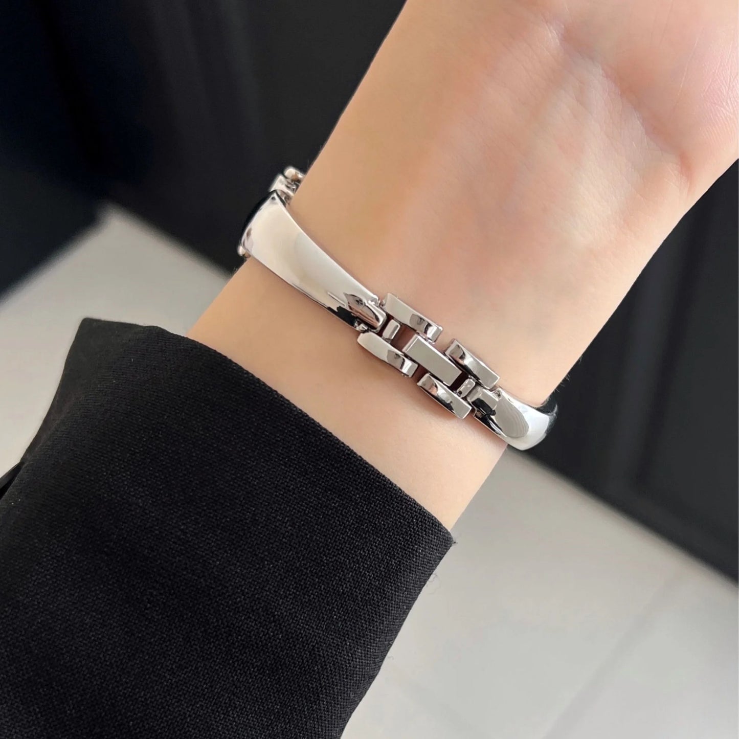 Elegant Metal Band for Apple Watch